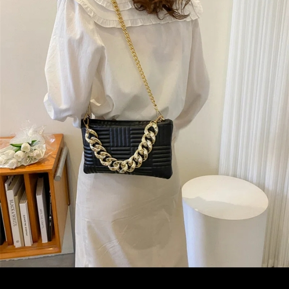 Quilted chain square bag - Picture 10 of 12